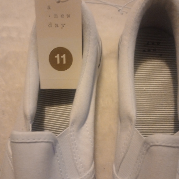 White canvas shoes - Picture 2 of 2